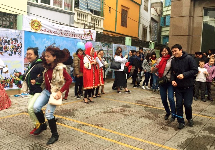 Russian Sun Festival “Maslenitsa” 2016 in Hanoi  - ảnh 7